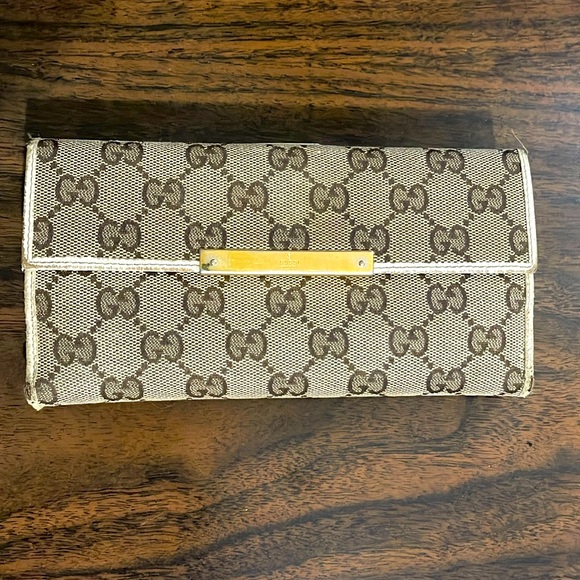 Gucci Handbags - Authentic Vintage Gucci Wallet (Project)